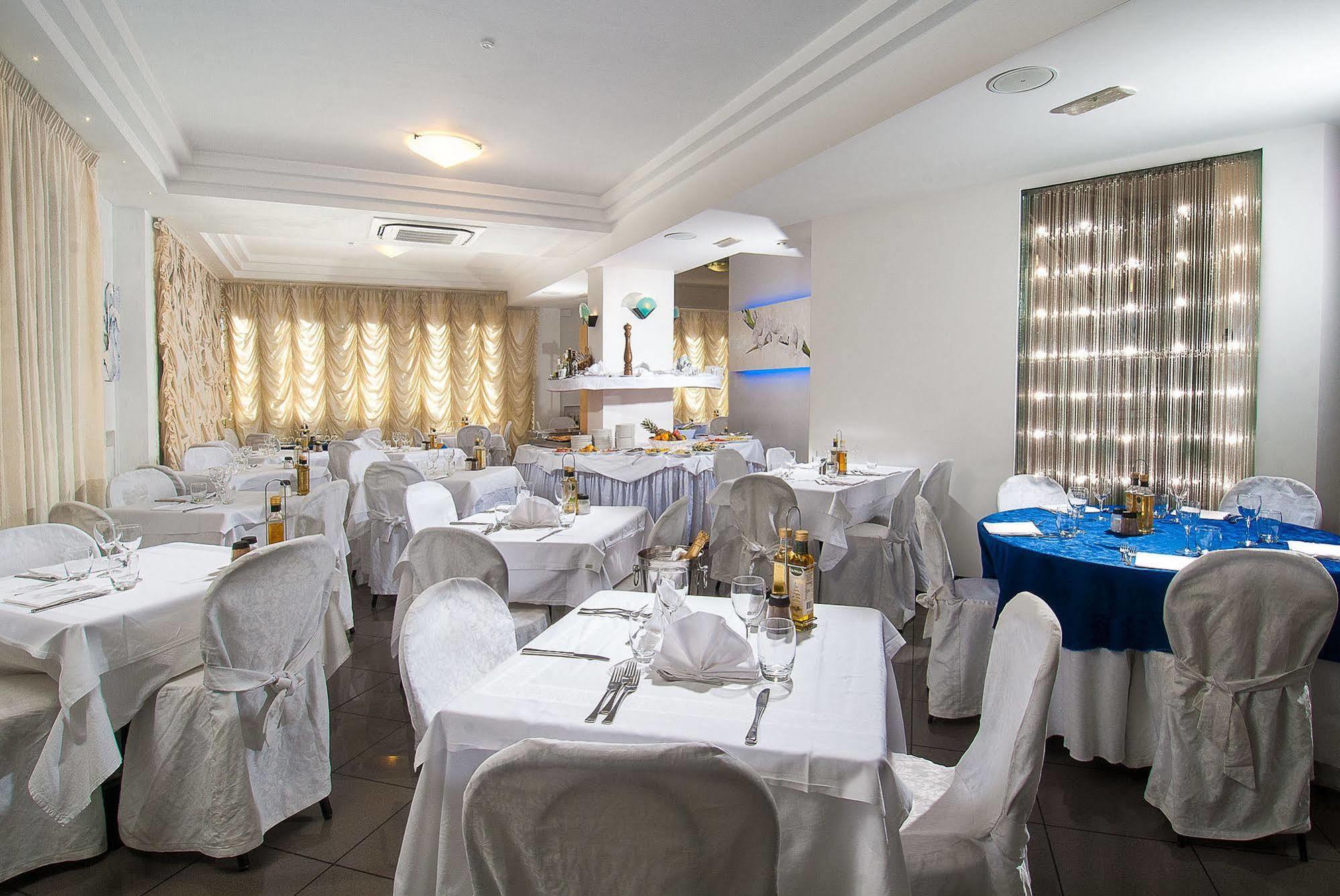 Hotel Mediterraneo Pésaro Exterior foto