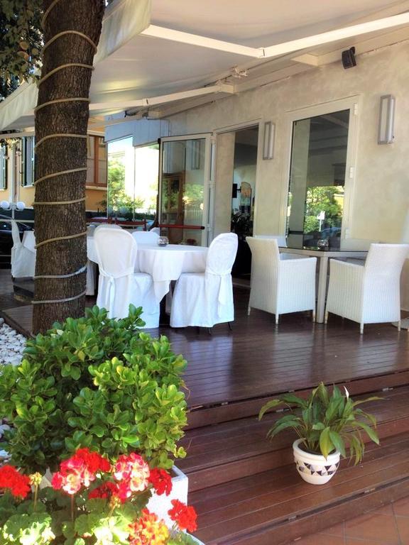 Hotel Mediterraneo Pésaro Exterior foto